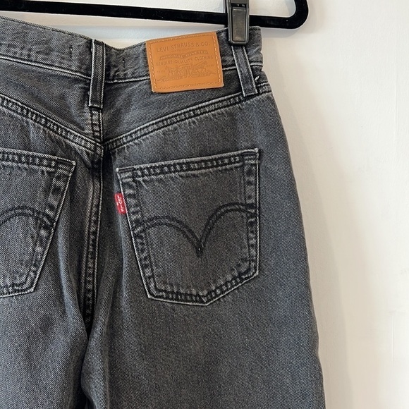 LEVI’S Women’s Dark Wash Black High Loose Tapered Leg Jeans size 24 - Picture 9 of 13